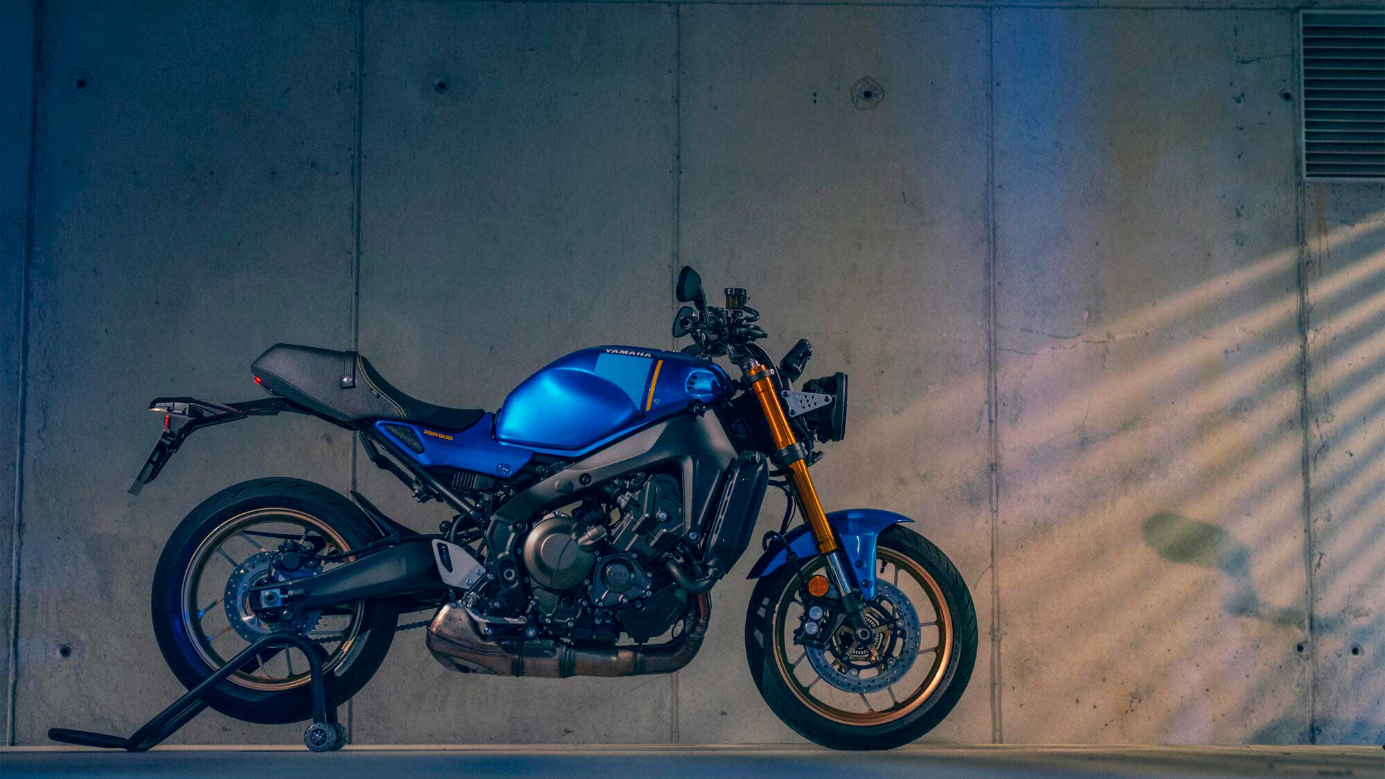 YAMAHA-XSR-900-52
